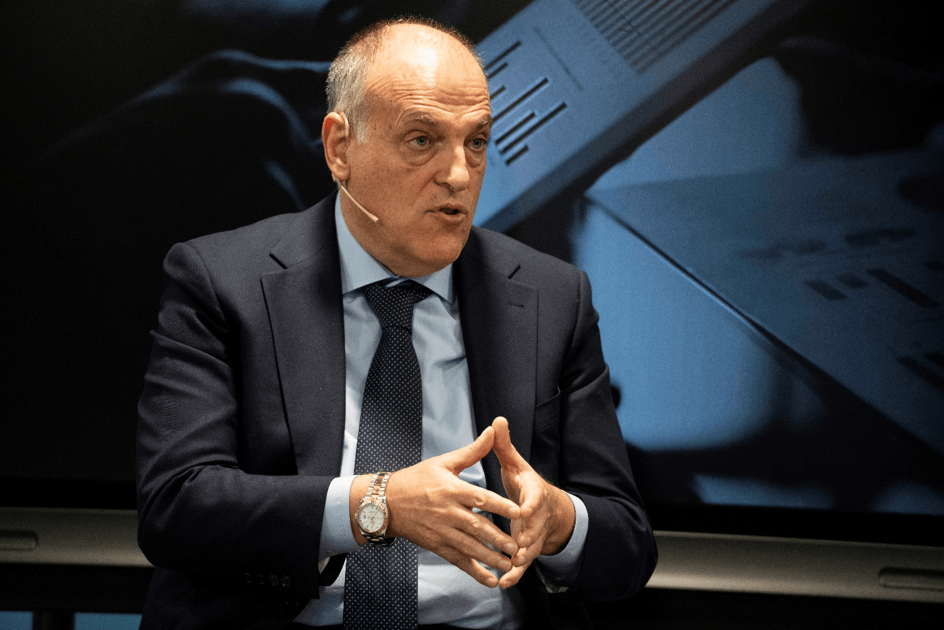 关于上海海港内部会议纪要流出:冲刺阶段回应争议,西甲使命明确,阵容厚度经受考验的信息 关于上海海港内部会议纪要流出:冲刺阶段回应争议,西甲使命明确,阵容厚度经受考验的信息